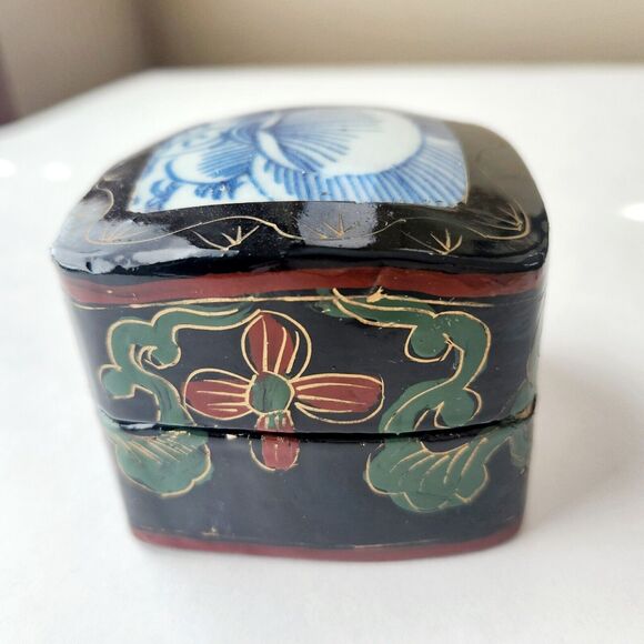 🦋Host Pick Chinese Lacquer Shard Box Blue White Porcelain Floral Black Lacquer - Picture 4 of 12